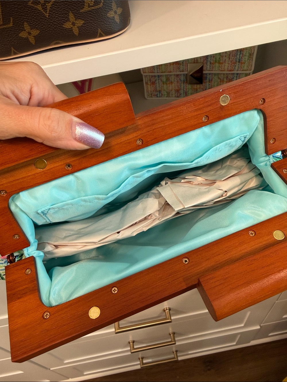 Lilly Pulitzer Blue Floral Pleated Clutch with Wood Frame Lilly’s House NWOT - Picture 3 of 3